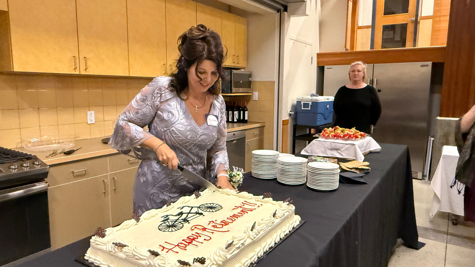 Leah MacKenzie cutting her retirement cake